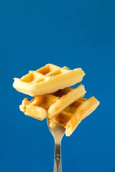 Belgian Waffles Honey Blueberry Pinned Fork Blue Background — Stock Photo, Image