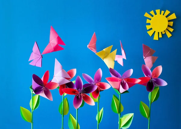 Origami Pappersblommor Fjärilar Moln Och Solen Papper Konst Hantverk — Stockfoto