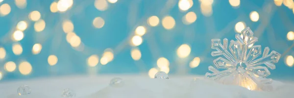 Banner Schneeflocke Mit Defokussiertem Licht Vor Blauem Hintergrund Weihnachtsgrußkarte Weihnachts — Stockfoto