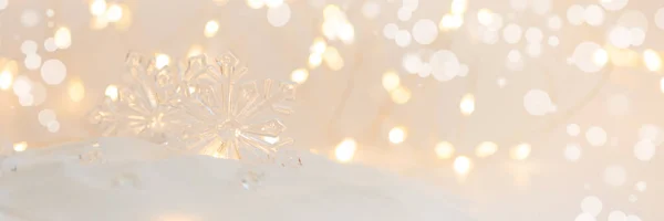 Banner Schneeflocke Auf Defokussiertem Licht Hintergrund Weihnachtsgrußkarte Weihnachts Oder Neujahrsfeier — Stockfoto