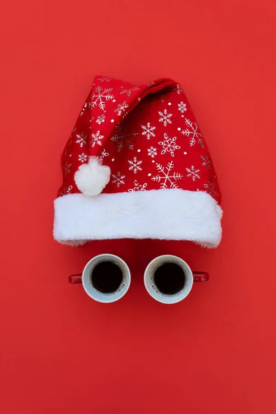 Santa Claus Face Made Coffee Cups Santa Hat Red Background — Stock Photo, Image
