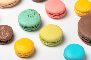 Beyaz arka planda Fransız kurabiyelerinin deseni. Düz yatıyordu. Seçici odak