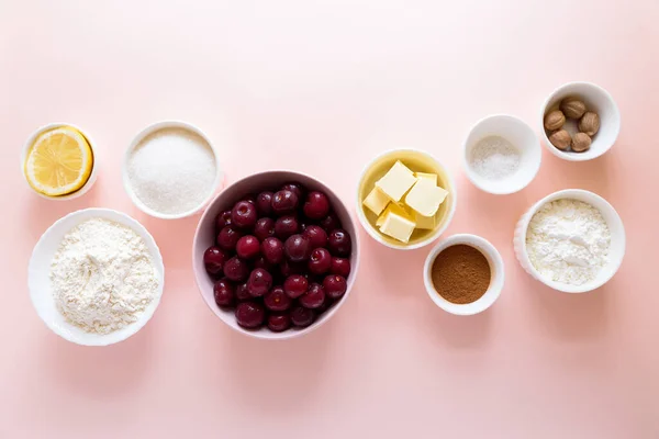 Ingrediënten Voor Het Koken Van Zelfgemaakte Cherry Rooster Taart Roze — Stockfoto