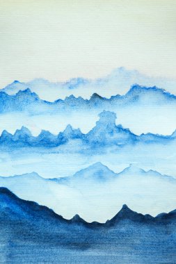 Beyaz arka planda dağların suluboya çizimleri. Mavi dağların el yapımı çizimi.