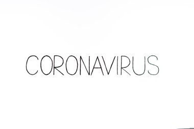 Beyaz arka planda koronavirüs metni. İzole edilmiş