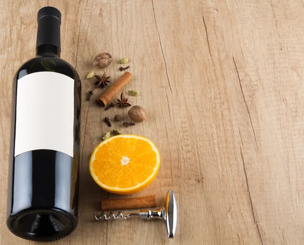 Glögg vin recept ingredienser på träbord — Stockfoto