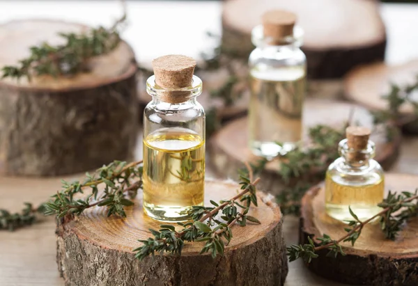 Základní aromatické oleje pro aromaterapii — Stock fotografie