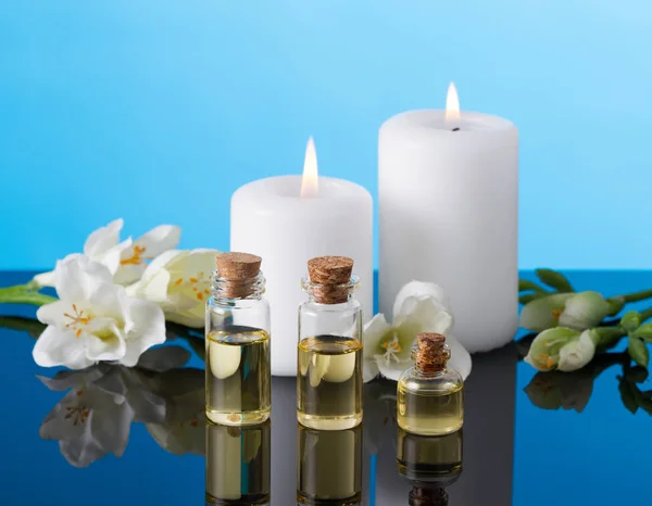Ефірні олії, свічки та квіти ароматерапії — стокове фото