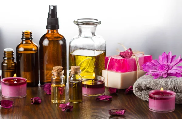Aceites esenciales para aromaterapia. Velas, jabón hecho a mano — Foto de Stock