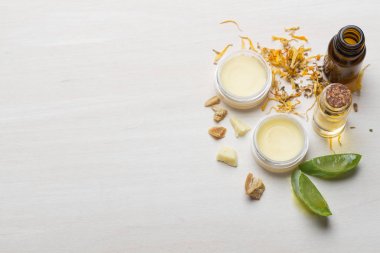 Ev yapımı doğal dudak kremi