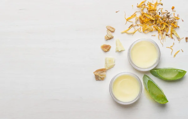 Homemade natural lip balm — Stock Photo, Image