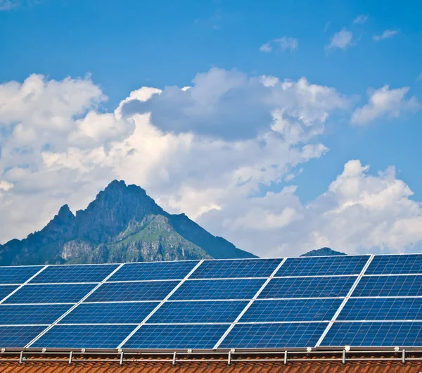 Panel solar de energía fotovoltaica — Foto de Stock