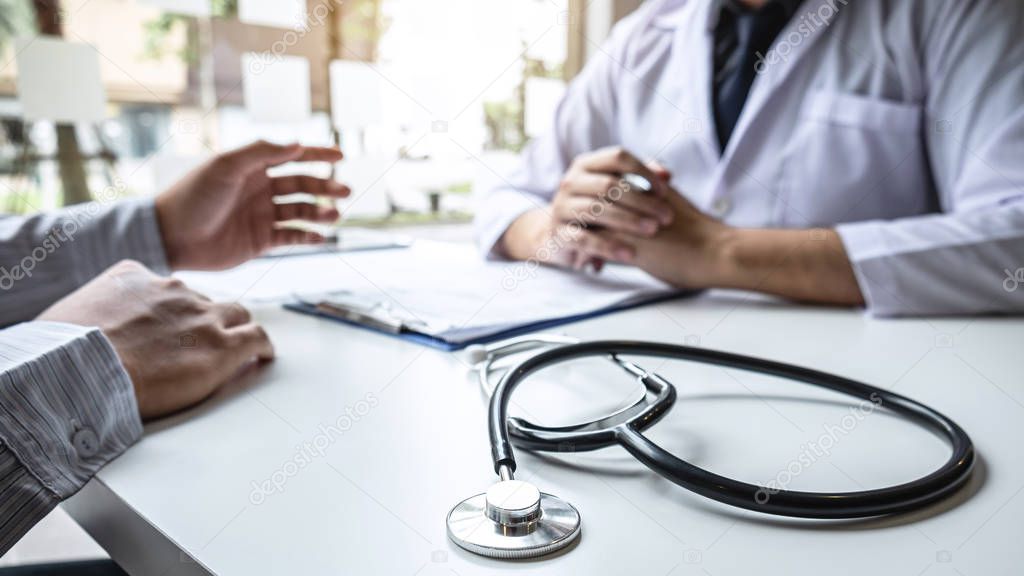 Doctor having conversation with patient while discussing explain