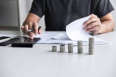 Cal hesap makinesi kullanarak sikke yığını ve Koca istifleme Görüntüleri
