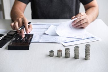 Cal hesap makinesi kullanarak sikke yığını ve Koca istifleme Görüntüleri