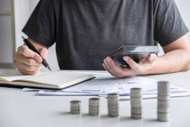 Cal hesap makinesi kullanarak sikke yığını ve Koca istifleme Görüntüleri