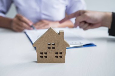 Emlakçı broker ulaşmak sözleşme formu için istemci agreem imzalama