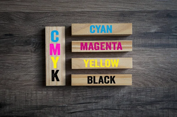 Piezas Madera Con Colores Impresión Cmyk Sobre Fondo Madera —  Fotos de Stock