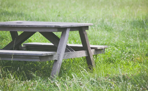 Yeşil Park ahşap masa