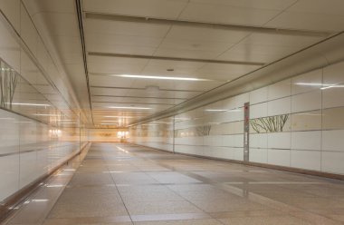 boş yeraltı geçidi