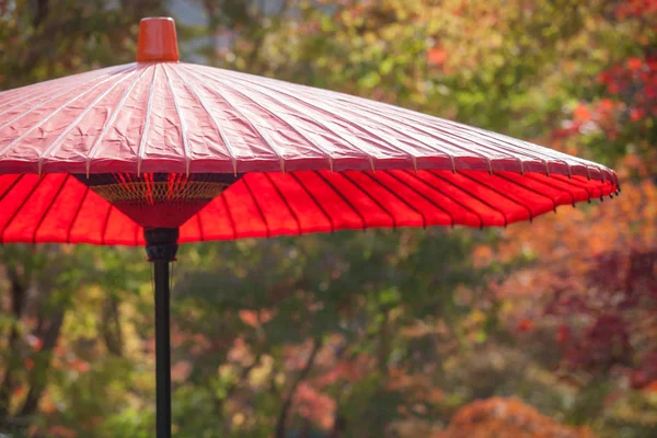 Paraguas rojo japonés — Foto de Stock