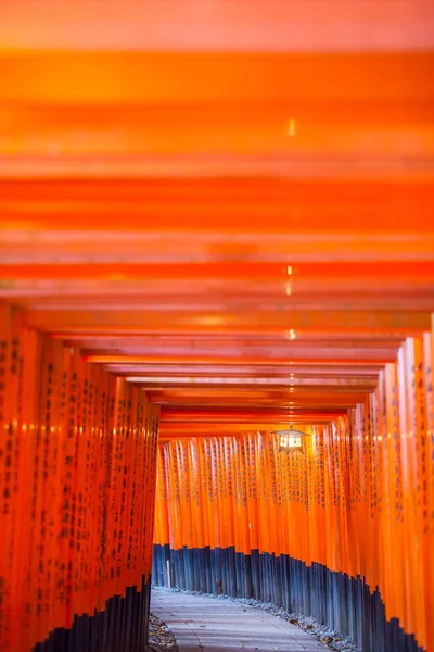 数以千计的朱红的牌坊盖茨 — 图库照片