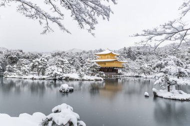 Zen Tapınağı Kinkakuji snow fall ile
