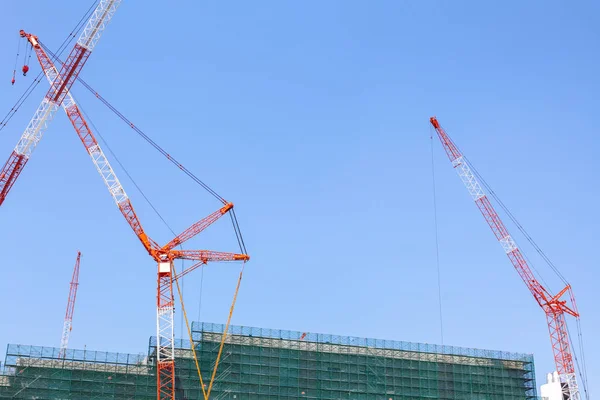 Crane inşaat alanında. — Stok fotoğraf