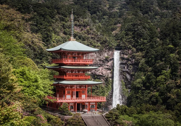 Shiraito vattenfall i skogen — Stockfoto