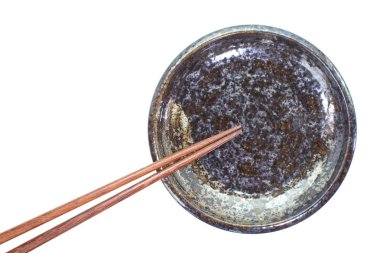 seramik tabak ve ahşap çubuk 