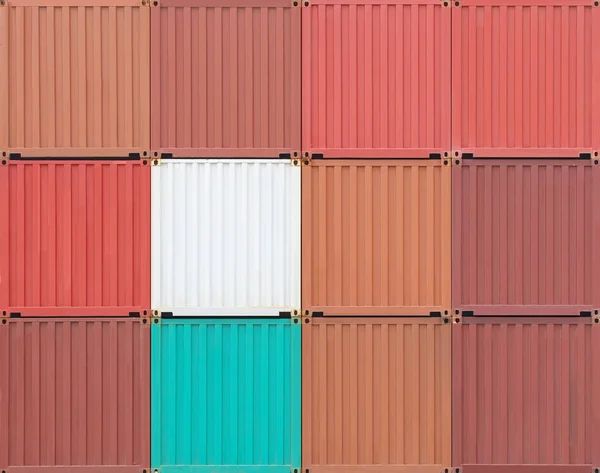 Kargo konteyner yığının çok renkli — Stok fotoğraf