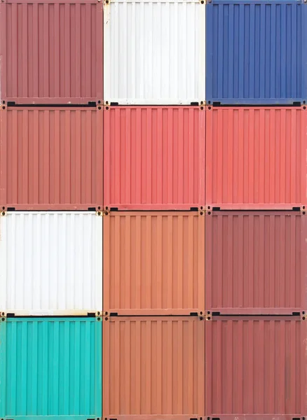 Kargo konteyner yığının çok renkli — Stok fotoğraf