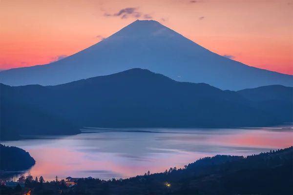 Piękne jezioro Ashi — Zdjęcie stockowe
