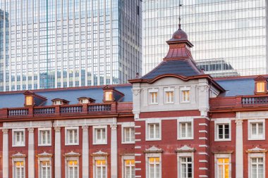 Marunouchi iş bölgesinde tren istasyonu 