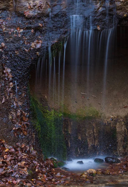 Водопад Ширайто осенью — стоковое фото