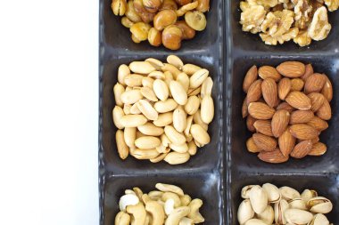 모듬된 혼합된 견과류