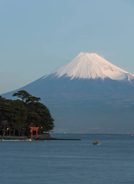 Фудзи и Японское море — стоковое фото