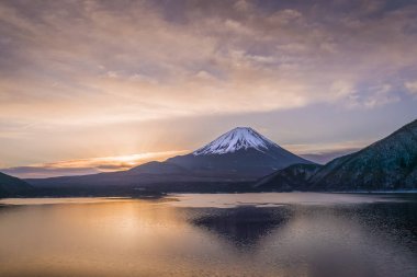 Fuji Dağı ve Gölü Motosu