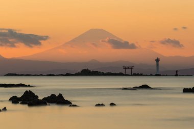 Dağ Fuji deniz akşam manzarası