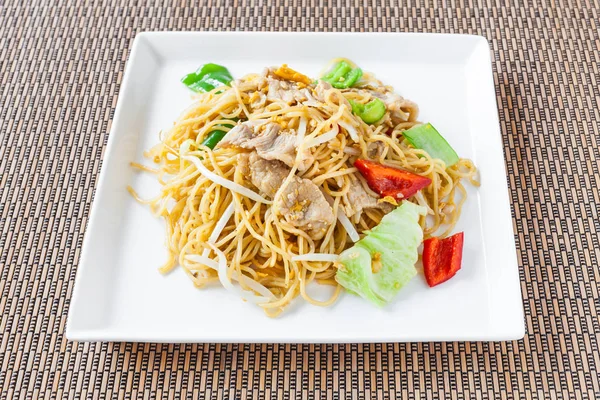 Homemade Fried egg noodle — Stock Photo, Image