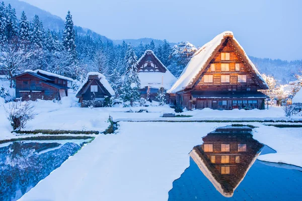 Village de Shirakawago et illumination hivernale — Photo