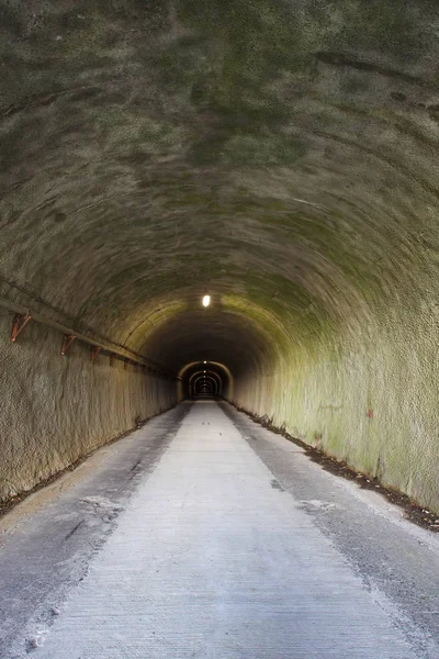 Empty long tunnel — Stock Photo, Image