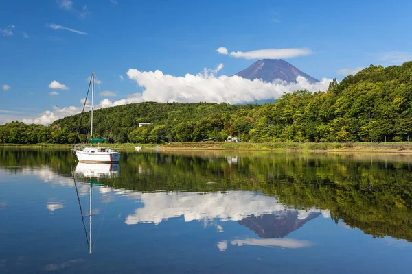 Mt.Fuji en Yamanaka lake — Stockfoto