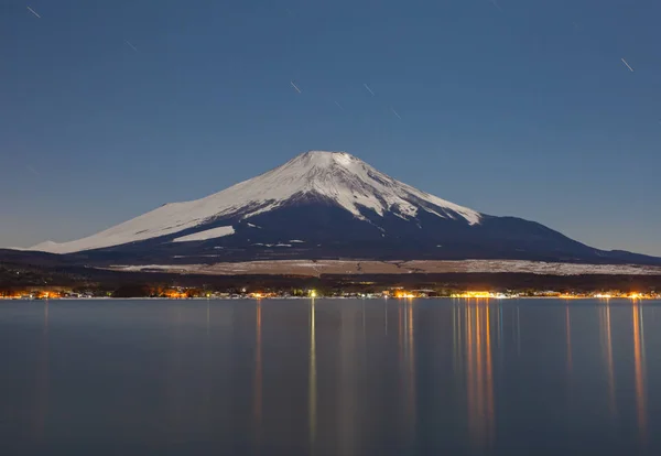 Fuji mit Mondlicht besteigen — Stockfoto