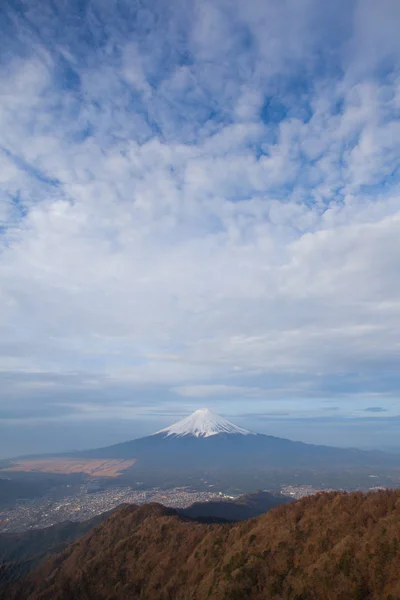 Montaña Fuji y ciudad de Fujiyoshida — Foto de Stock