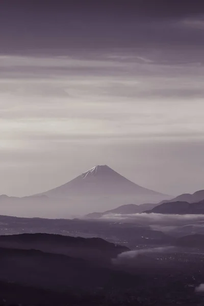 Berget Fuji med morgondimman — Stockfoto