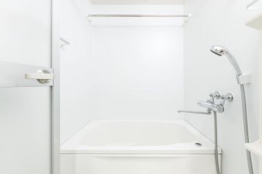 Yeni beyaz banyo 