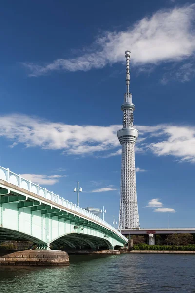 Tokyo Skytree och Sumida floden. — Stockfoto