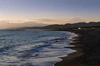 Fuji Dağı ile plaj