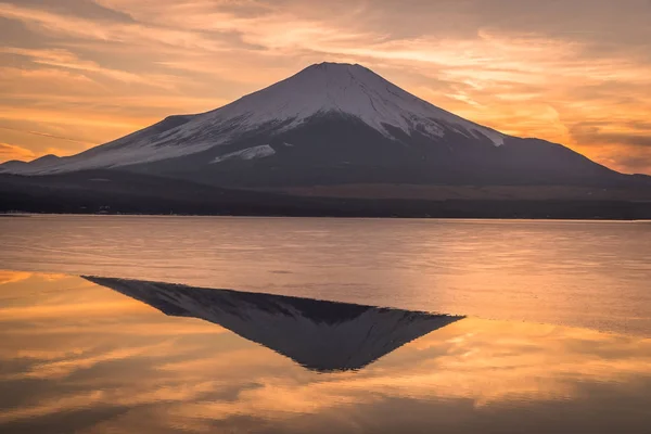 Mountain Fuji and Yamanakako ice lake — Stock Photo, Image
